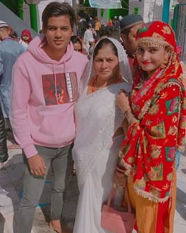 maahi queen family pic