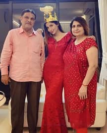 Sana Sultan Khan with mother and father