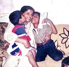 tushar shetty childhood photo with mother