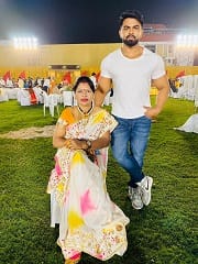 vikram jadhav with mother
