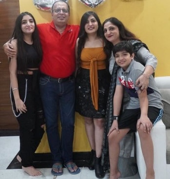 Ishita Khurana Family 