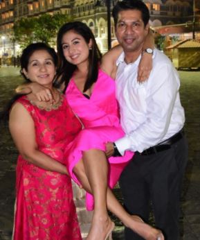 Shreya Kalra Family Photo